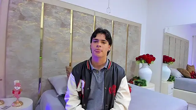 BenitoSaenz online show from December 2025 12:02:02 PM