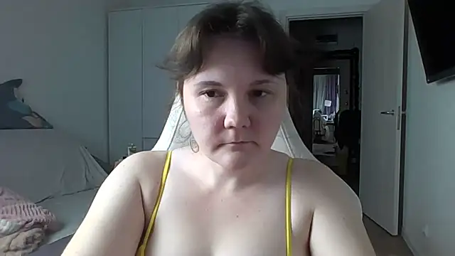 Snapshot of Qaynii chatting on October 2025 07:45:01 PM Qaynii online show from October 2025 07:45:01 PM