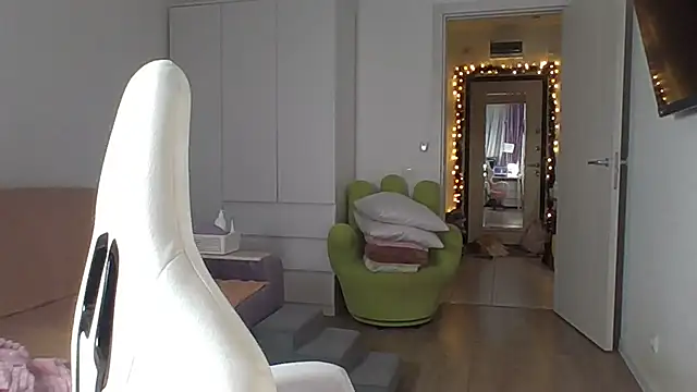 Snapshot of Qaynii chatting on October 2025 04:02:02 PM Qaynii online show from October 2025 04:02:02 PM