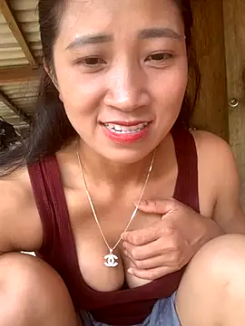 Snapshot of ThiHa003 chatting on September 2025 09:00:02 AM ThiHa003 online show from September 2025 09:00:02 AM