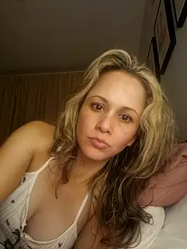 Miasiren online show from October 2025 07:29:01 AM