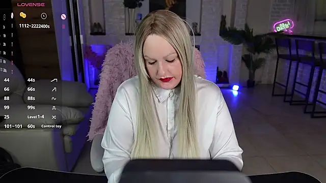 Snapshot of MariemLui chatting on May 2026 03:52:01 PM MariemLui online show from May 2026 03:52:01 PM