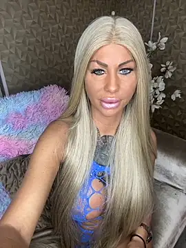 Snapshot of dutchbarbie chatting on October 2025 07:59:01 PM dutchbarbie online show from October 2025 07:59:01 PM