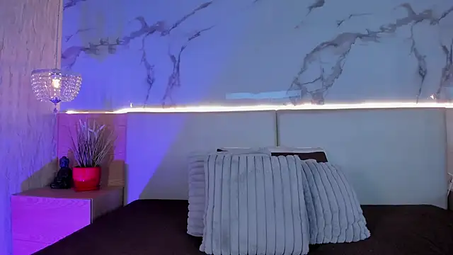 ValSmith  online show from September 2025 03:52:02 AM