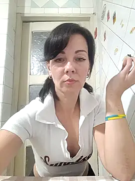 Adeline3302 online show from November 2025 03:44:01 PM