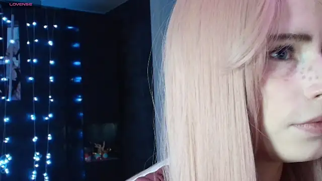 PieraMarch online show from November 2025 02:10:02 AM