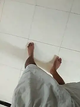 shreyas79 online show from November 2025 04:58:02 AM