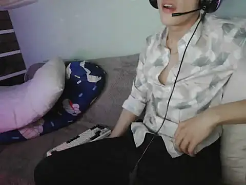 boyhigh1997 online show from October 2025 05:41:01 AM