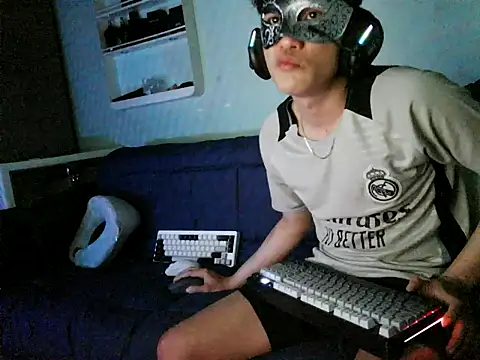 boyhigh1997 online show from March 2026 05:17:02 PM