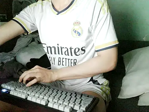 boyhigh1997 online show from April 2026 09:43:01 AM