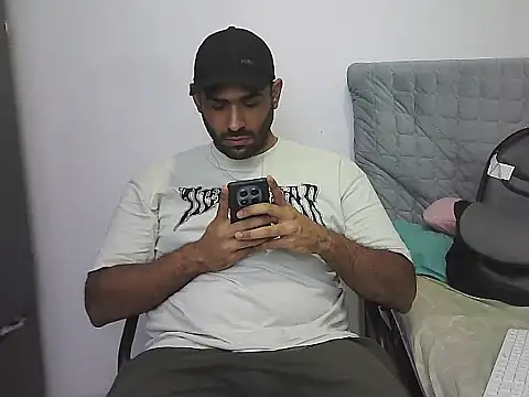 Snapshot of morenocabro10 chatting on February 2026 01:33:01 AM morenocabro10 online show from February 2026 01:33:01 AM