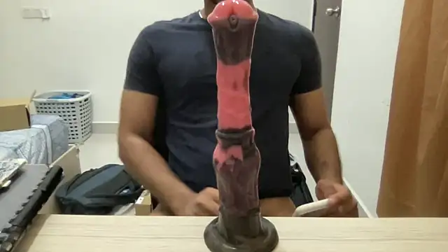 Hotmaskedboi online show from February 2026 05:28:01 PM