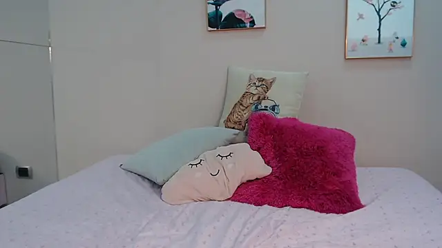 zooombee online show from September 2025 07:17:01 PM