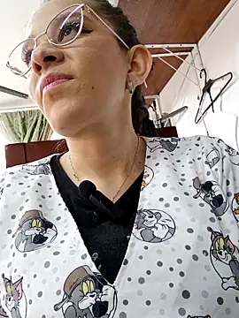 Isabella5 Brown  online show from November 2025 04:28:01 PM