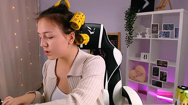 CindySparkl online show from September 2025 04:47:01 AM