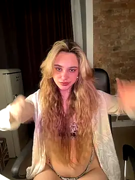 Snapshot of Chloe_Ravens chatting on October 2025 08:06:02 PM Chloe Ravens online show from October 2025 08:06:02 PM