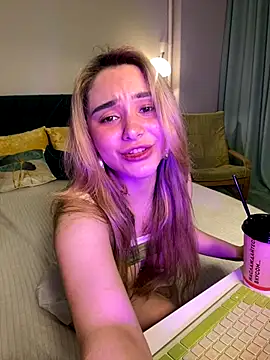 Snapshot of Chloe_Ravens chatting on October 2025 08:18:01 PM Chloe Ravens online show from October 2025 08:18:01 PM