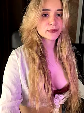 Snapshot of Chloe_Ravens chatting on October 2025 08:07:02 PM Chloe Ravens online show from October 2025 08:07:02 PM
