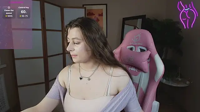 Queen Michelle  online show from September 2025 09:27:02 PM