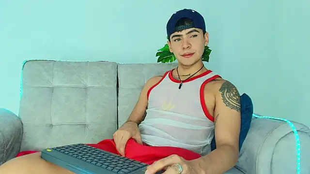 CamiiGuzmanX online show from September 2025 09:31:02 PM