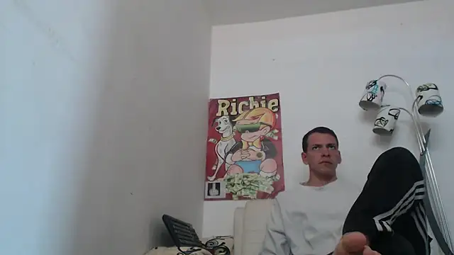 Thomasjons  online show from December 2025 06:25:01 PM