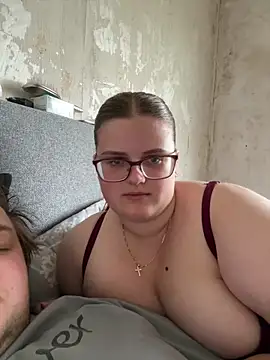 Snapshot of CurvyPaar2 chatting on April 2026 12:26:02 PM CurvyPaar2 online show from April 2026 12:26:02 PM