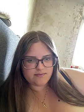 Snapshot of CurvyPaar2 chatting on May 2026 01:38:02 PM CurvyPaar2 online show from May 2026 01:38:02 PM
