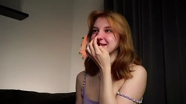 EasterBonney online show from September 2025 11:24:02 AM