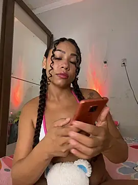 Snapshot of jhennyfer chatting on December 2025 04:32:01 AM jhennyfer online show from December 2025 04:32:01 AM