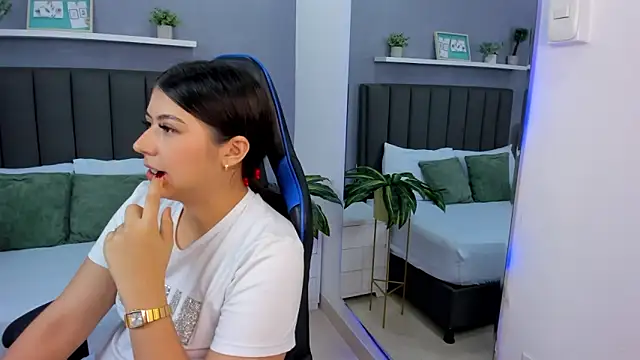 anagil  online show from December 2025 08:27:01 PM