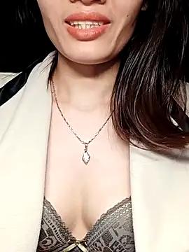 Hinna x online show from November 2025 03:00:02 PM