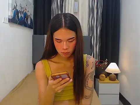 Snapshot of Colette_Thompson chatting on April 2026 12:50:01 PM Colette Thompson online show from April 2026 12:50:01 PM