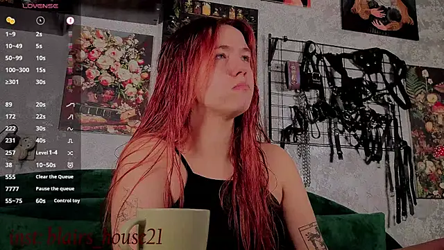 Snapshot of the_high_priestess chatting on October 2025 06:37:01 AM the high priestess online show from October 2025 06:37:01 AM