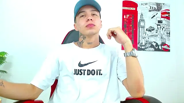 Cumandres18 online show from February 2026 02:57:01 PM