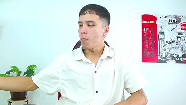 Cumandres18 online show from March 2026 02:45:01 PM