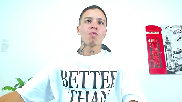 Cumandres18 online show from April 2026 08:53:02 PM