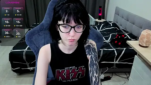 HazelTompson online show from January 2026 02:53:02 PM