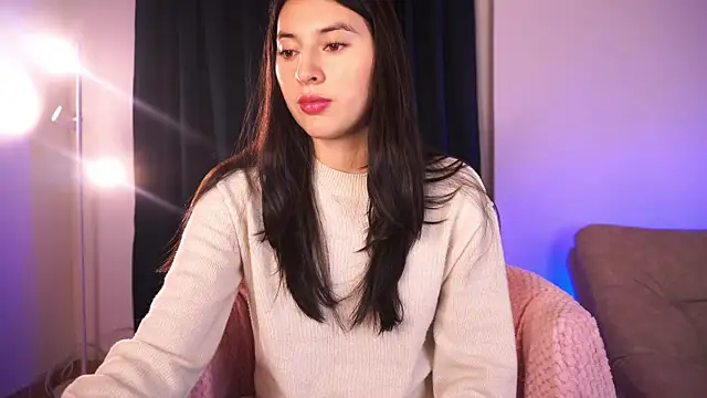 Auralea online show from September 2025 02:00:02 AM