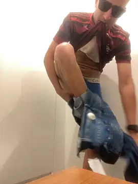 Snapshot of Junior17cm_1993 chatting on November 2025 07:38:01 PM Junior17cm 1993 online show from November 2025 07:38:01 PM