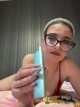 Snapshot of Larra69 chatting on May 2026 03:41:01 PM Larra69 online show from May 2026 03:41:01 PM