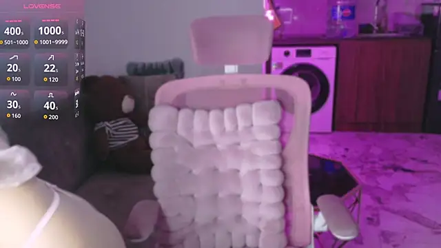 Phuong Bee online show from April 2026 01:41:02 PM