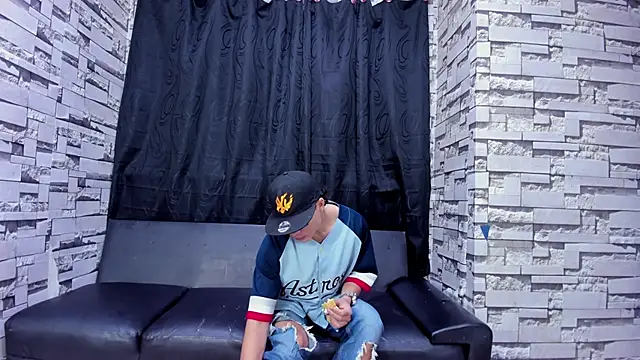 Crazy Cult Sex online show from November 2025 01:12:02 PM