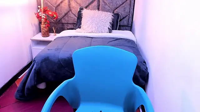 Kiara Cruz   online show from December 2025 08:25:02 PM