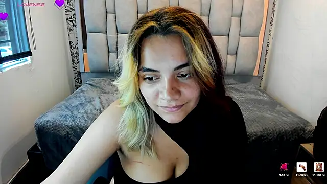 Snapshot of Kiara_Cruz__ chatting on June 2026 07:56:01 PM Kiara Cruz online show from June 2026 07:56:01 PM