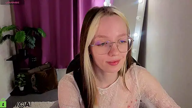 Snapshot of R0cket_bunny chatting on May 2026 01:03:01 AM R0cket bunny online show from May 2026 01:03:01 AM