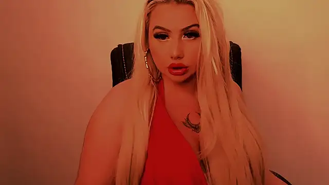 Snapshot of TiaDoll chatting on July 2026 05:44:01 AM TiaDoll online show from July 2026 05:44:01 AM