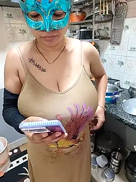 Snapshot of Queen_Nightt chatting on September 2025 03:50:01 AM Queen Nightt online show from September 2025 03:50:01 AM