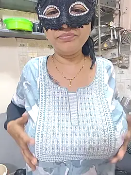 Snapshot of Queen_Nightt chatting on October 2025 03:14:02 AM Queen Nightt online show from October 2025 03:14:02 AM