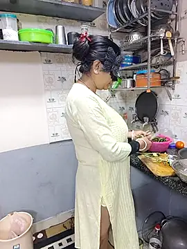 Queen Nightt online show from January 2026 03:11:02 AM