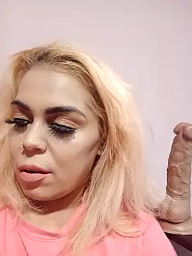 izauri2025 online show from October 2025 05:44:02 PM